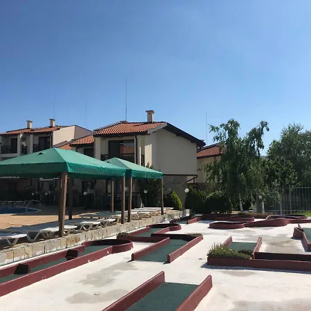 梅纳德御岭山庄酒店