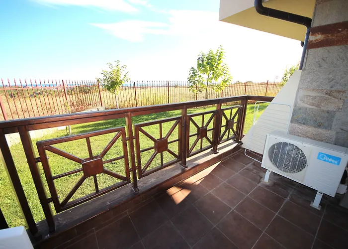 Menada Imperial Heights Villas *